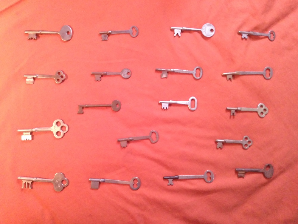 SKELETON KEY SQUARE 07