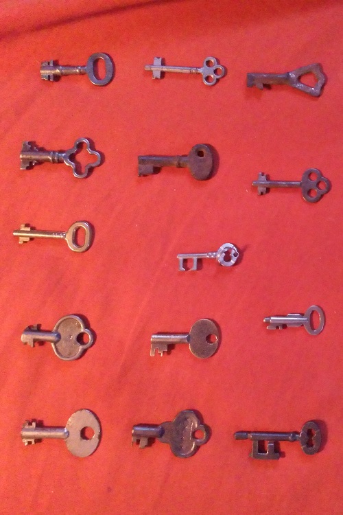 SKELETON KEY SQUARE 10