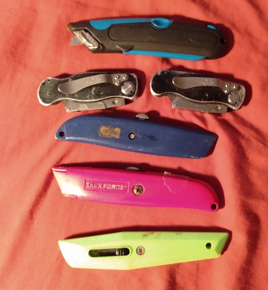 RAZOR KNIVES