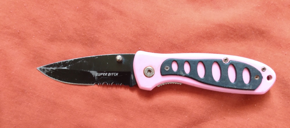 PINK KNIFE