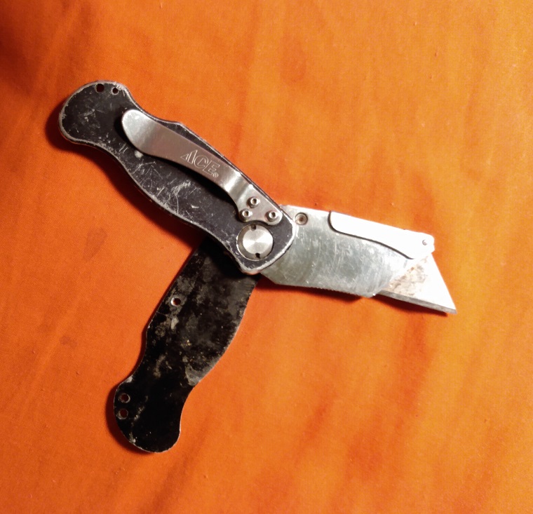 MY BROKEN WORK KNIFE