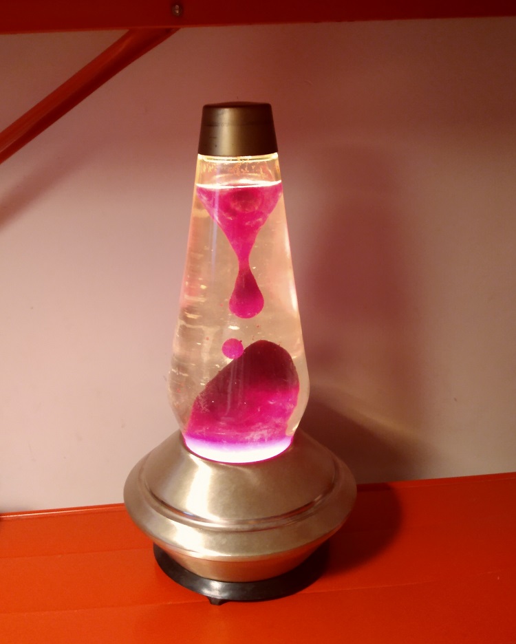 SATURNA LAVA LAMP WITH THE WRONG SIZE GLOBE