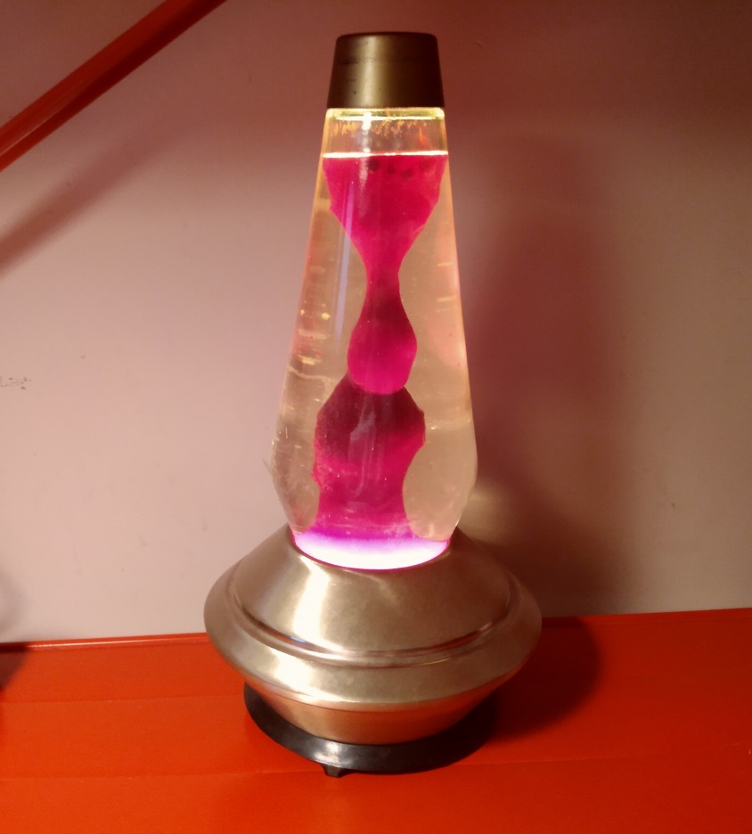 SATURNA LAVA LAMP WITH THE WRONG SIZE GLOBE