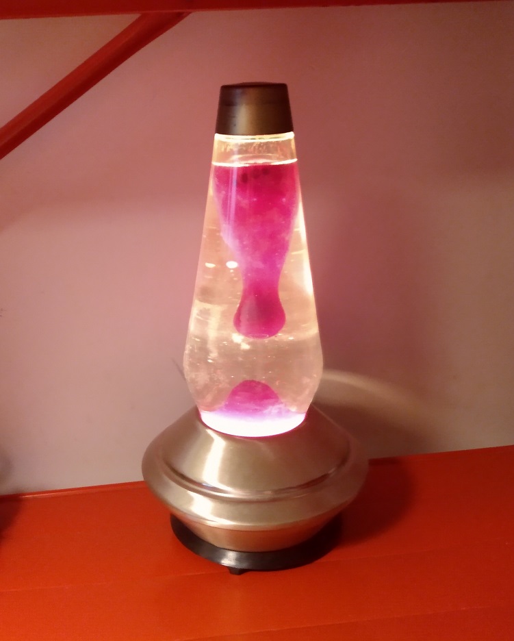SATURNA LAVA LAMP WITH THE WRONG SIZE GLOBE