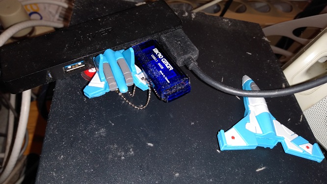 BLUE JET USB PLUGGED INTO USB SPLITTER