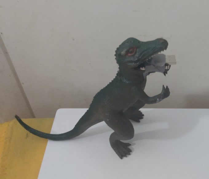 TYRANNOSAURUS WITH USB PORT