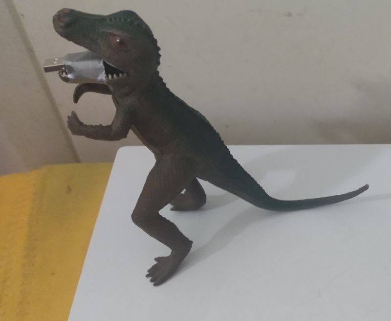 TYRANNOSAURUS WITH USB PORT